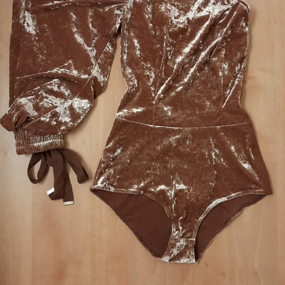 🥳HP🥳 NWT, HAH Hot as Hell Cafe Latte One Sleeve Velvet Bodysuit